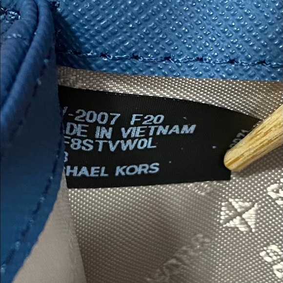 Michael Kors Jet Set Travel Double Zip Wristlet - Picture 9 of 9